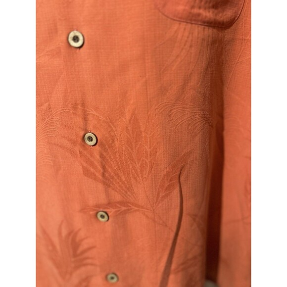 Tommy Bahama Button Up Shirt Mens Large Peach Embedded Leaf Design 100% Silk - Picture 3 of 8